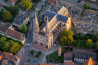 Photographie aérienne de Église des Saints Pierre et Paul à Obernai dans le département Bas Rhin, France