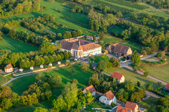 Vue aérienne de Couvent de Bischenberg à Bischoffsheim dans le département Bas Rhin, France