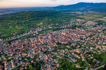 Vue aérienne de Du nord à Rosheim dans le département Bas Rhin, France