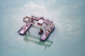 Vue aérienne de Drague flottante à Hagenbach dans le département Rhénanie-Palatinat, Allemagne