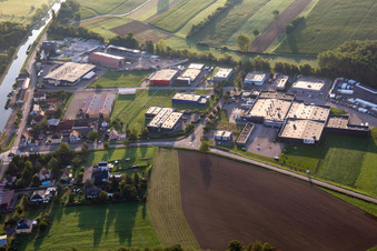 Vue aérienne de Zone commerciale à Hochfelden dans le département Bas Rhin, France