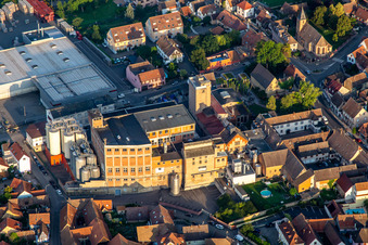 Vue aérienne de Brasserie Meteor à Hochfelden dans le département Bas Rhin, France