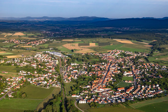 Vue aérienne de Rue du Frohnacker à Soultz-sous-Forêts dans le département Bas Rhin, France
