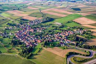 Vue aérienne de Hermerswiller à Hoffen dans le département Bas Rhin, France