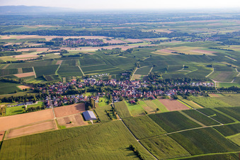 Vue aérienne de Du sud à Dierbach dans le département Rhénanie-Palatinat, Allemagne
