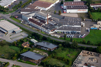 Vue aérienne de Location et vente d'équipements de construction Ulland dans l'ancien Reifen.-Maurer à Meisenheim dans le département Rhénanie-Palatinat, Allemagne