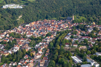 Vue aérienne de Vieille ville historique vue du nord à Meisenheim dans le département Rhénanie-Palatinat, Allemagne