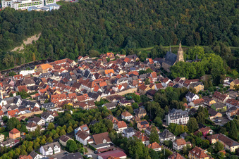 Vue aérienne de Vieille ville historique vue du nord à Meisenheim dans le département Rhénanie-Palatinat, Allemagne