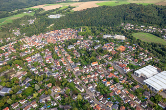 Vue aérienne de Vue de la ville depuis l'ouest à Meisenheim dans le département Rhénanie-Palatinat, Allemagne