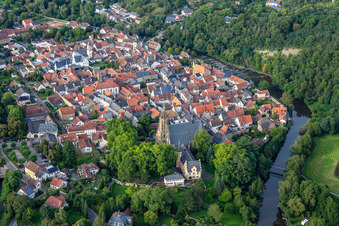 Vue aérienne de Vieille ville historique vue du sud à Meisenheim dans le département Rhénanie-Palatinat, Allemagne