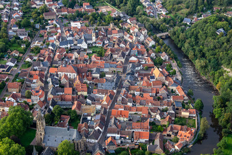 Vue aérienne de Untergasse et Glan depuis le sud à Meisenheim dans le département Rhénanie-Palatinat, Allemagne