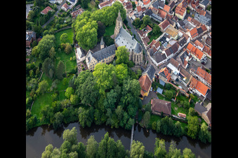Vue aérienne de Église du château Meisenheim à Meisenheim dans le département Rhénanie-Palatinat, Allemagne