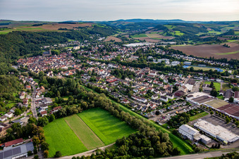 Vue aérienne de Du nord dans la vallée du Glan à Meisenheim dans le département Rhénanie-Palatinat, Allemagne