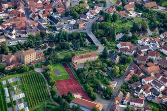 Vue aérienne de Ferme biologique Bannmühle et club de gymnastique Odernheim am Glan 1890 eV à Odernheim am Glan dans le département Rhénanie-Palatinat, Allemagne