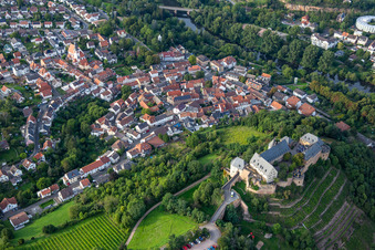 Château Ebernburg / Centre familial protestant de vacances et d'éducation Ebernburg à le quartier Ebernburg in Bad Kreuznach dans le département Rhénanie-Palatinat, Allemagne vue d'en haut