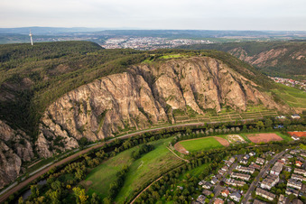 Vue aérienne de Le Rotenfels « la plus haute falaise entre la Norvège et les Alpes » à Traisen dans le département Rhénanie-Palatinat, Allemagne