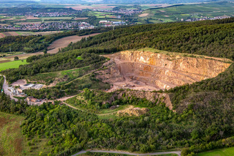 Vue aérienne de Carrière Traisen avec Trapobet Transportbeton GmbH Kaiserslautern KG à Traisen dans le département Rhénanie-Palatinat, Allemagne