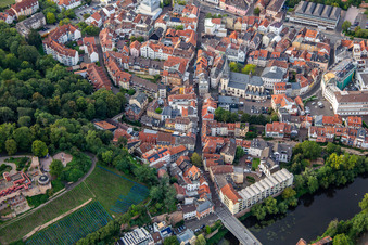 Vue aérienne de Vieille ville avec Mannheimer Straße à Bad Kreuznach dans le département Rhénanie-Palatinat, Allemagne