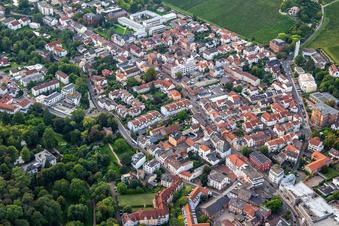 Vue aérienne de Rue Rüdesheimer à Bad Kreuznach dans le département Rhénanie-Palatinat, Allemagne