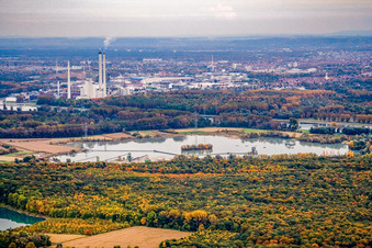 Vue aérienne de Gravière Baggersee à Hagenbach dans le département Rhénanie-Palatinat, Allemagne