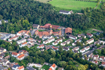 Vue aérienne de Musée Römerhalle dans le parc du château à Bad Kreuznach dans le département Rhénanie-Palatinat, Allemagne