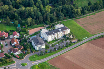 Vue aérienne de Centre pour personnes âgées DRK à Rüdesheim dans le département Rhénanie-Palatinat, Allemagne