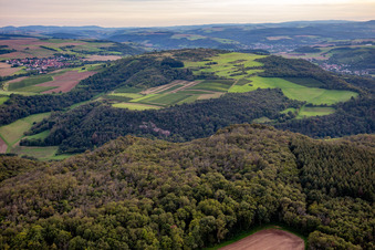 Vue aérienne de Gangelsberg vu du nord-est à Duchroth dans le département Rhénanie-Palatinat, Allemagne