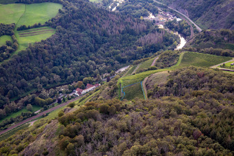 Vue aérienne de Hôtel de campagne Niederthäler Hof à Schloßböckelheim dans le département Rhénanie-Palatinat, Allemagne