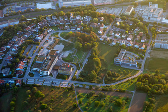 Vue aérienne de Service d'anesthésiologie, de soins intensifs, de médecine d'urgence et de traitement de la douleur | Clinique Rechberg Bretten à Bretten dans le département Bade-Wurtemberg, Allemagne