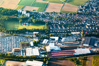 Vue aérienne de Alfred Kärcher SE & Co. KG et Südwestkarton GmbH & Co. KG à Illingen dans le département Bade-Wurtemberg, Allemagne