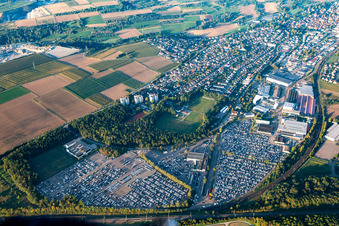 Vue oblique de Alfred Kärcher SE & Co. KG et MOSOLF Logistics & Services GmbH, succursale Illingen à Illingen dans le département Bade-Wurtemberg, Allemagne