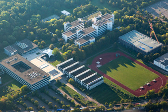 Vue aérienne de Terrain de sport à l'Université d'administration publique et de finances Ludwigsburg à le quartier Eglosheim in Ludwigsburg dans le département Bade-Wurtemberg, Allemagne