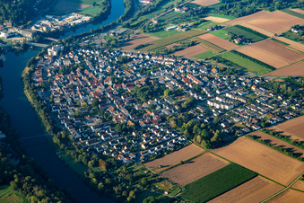 Vue aérienne de Du nord à le quartier Neckargröningen in Remseck am Neckar dans le département Bade-Wurtemberg, Allemagne