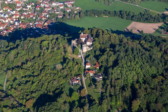 Vue aérienne de Château d'Ebersberg à le quartier Lippoldsweiler in Auenwald dans le département Bade-Wurtemberg, Allemagne