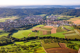 Vue aérienne de Du nord à Allmersbach im Tal dans le département Bade-Wurtemberg, Allemagne