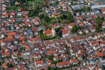 Vue aérienne de Église Saint-Barthélemy Ilsfeld à Ilsfeld dans le département Bade-Wurtemberg, Allemagne