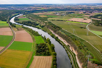 Vue aérienne de Rive du Neckar près de Lauffen à Talheim dans le département Bade-Wurtemberg, Allemagne
