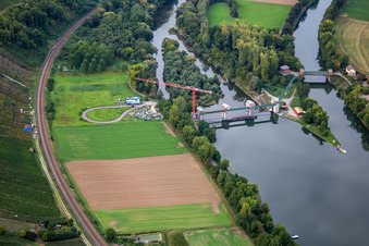 Vue aérienne de Barrage de Horkheim am Neckar à Lauffen am Neckar dans le département Bade-Wurtemberg, Allemagne