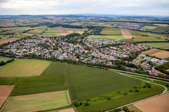 Vue aérienne de Du sud-ouest à le quartier Stebbach in Gemmingen dans le département Bade-Wurtemberg, Allemagne