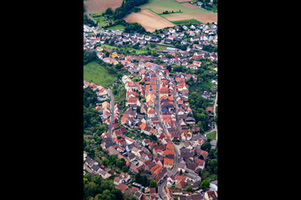 Vue aérienne de Quartier Gochsheim in Kraichtal dans le département Bade-Wurtemberg, Allemagne