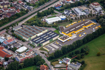 Vue aérienne de Centre logistique DHL et solutions d'introduction en bourse à Weingarten dans le département Bade-Wurtemberg, Allemagne