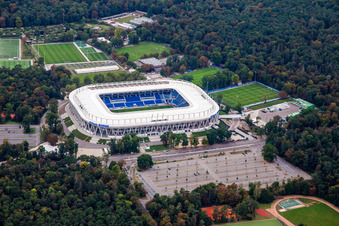 Vue aérienne de Terminé le BBBank Stadium Wildpark du Karlsruher Sport-Club eV à le quartier Innenstadt-Ost in Karlsruhe dans le département Bade-Wurtemberg, Allemagne