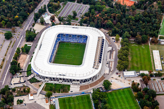 Terminé le BBBank Stadium Wildpark du Karlsruher Sport-Club eV à le quartier Innenstadt-Ost in Karlsruhe dans le département Bade-Wurtemberg, Allemagne hors des airs