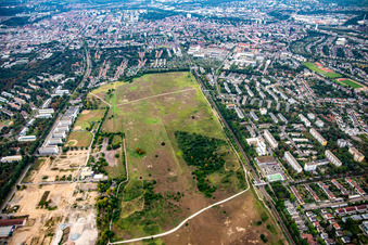 Vue aérienne de Ancien aérodrome Karlsruhe ancien aérodrome américain à le quartier Nordweststadt in Karlsruhe dans le département Bade-Wurtemberg, Allemagne
