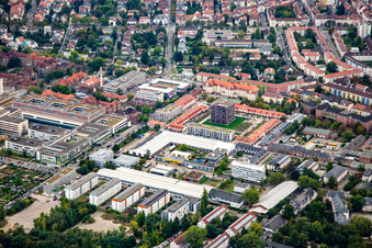 Vue oblique de Hôpital municipal Karlsruhe à le quartier Nordweststadt in Karlsruhe dans le département Bade-Wurtemberg, Allemagne