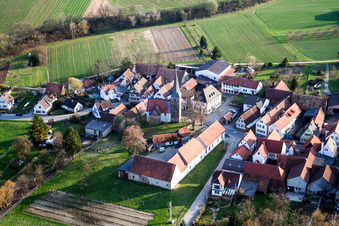Vue aérienne de Vue sur le village à le quartier Klingen in Heuchelheim-Klingen dans le département Rhénanie-Palatinat, Allemagne