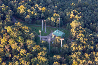 Vue aérienne de Antennes radar au Col de Stiefelsberg à Cleebourg dans le département Bas Rhin, France