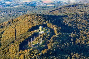 Vue aérienne de Antennes radar à Pfaffenschlick à Soultz-sous-Forêts dans le département Bas Rhin, France