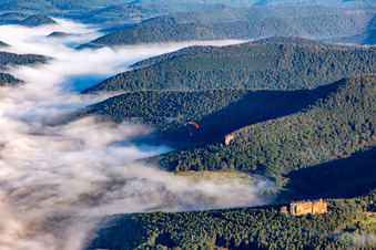 Vue oblique de Château Fort de Fleckenstein à Lembach dans le département Bas Rhin, France