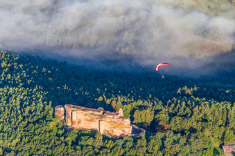 Château Fort de Fleckenstein à Lembach dans le département Bas Rhin, France vue d'en haut